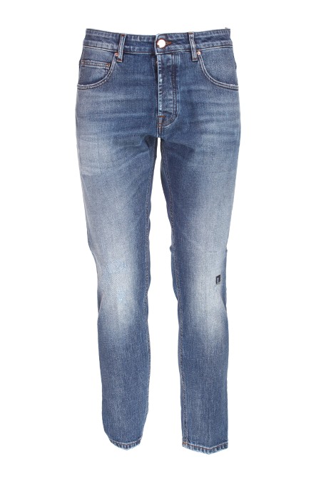 Shop DON THE FULLER Saldi Jeans: Don The Fuller jeans "Yaren" in cotone.
Chiusura con bottone.
Modello cinque tasche.
Tapered fit.
Composizione: 98% Cotone 2% Elastan.
Fabbricato in Italia.. YAREN DTF UT FW1703-BLU